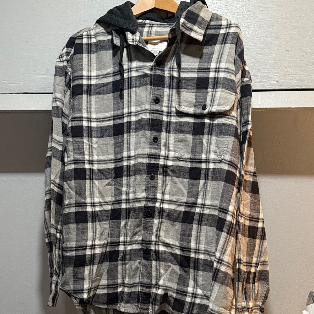 NWT American Eagle Outfitters Gray and White Plaid Shirt